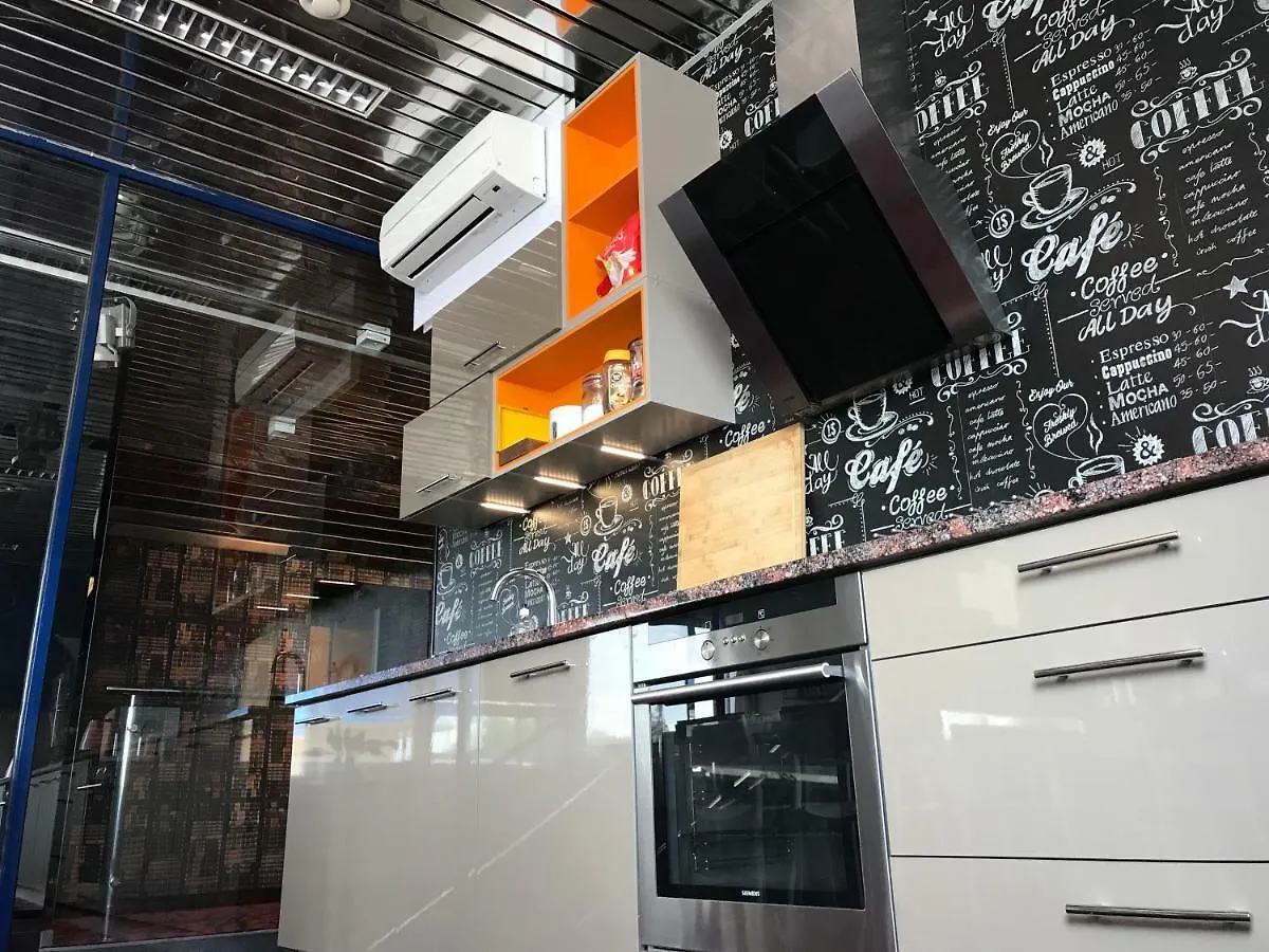 بيت شباب Loft Car Factory وارسو